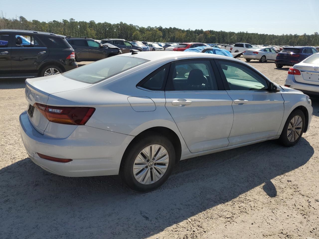 2019 Volkswagen Jetta - Image 3