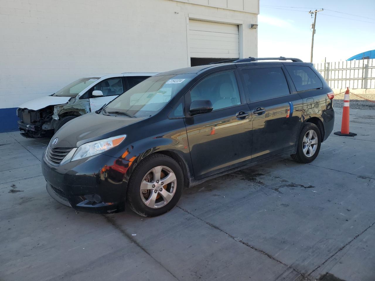 2017 TOYOTA SIENNA