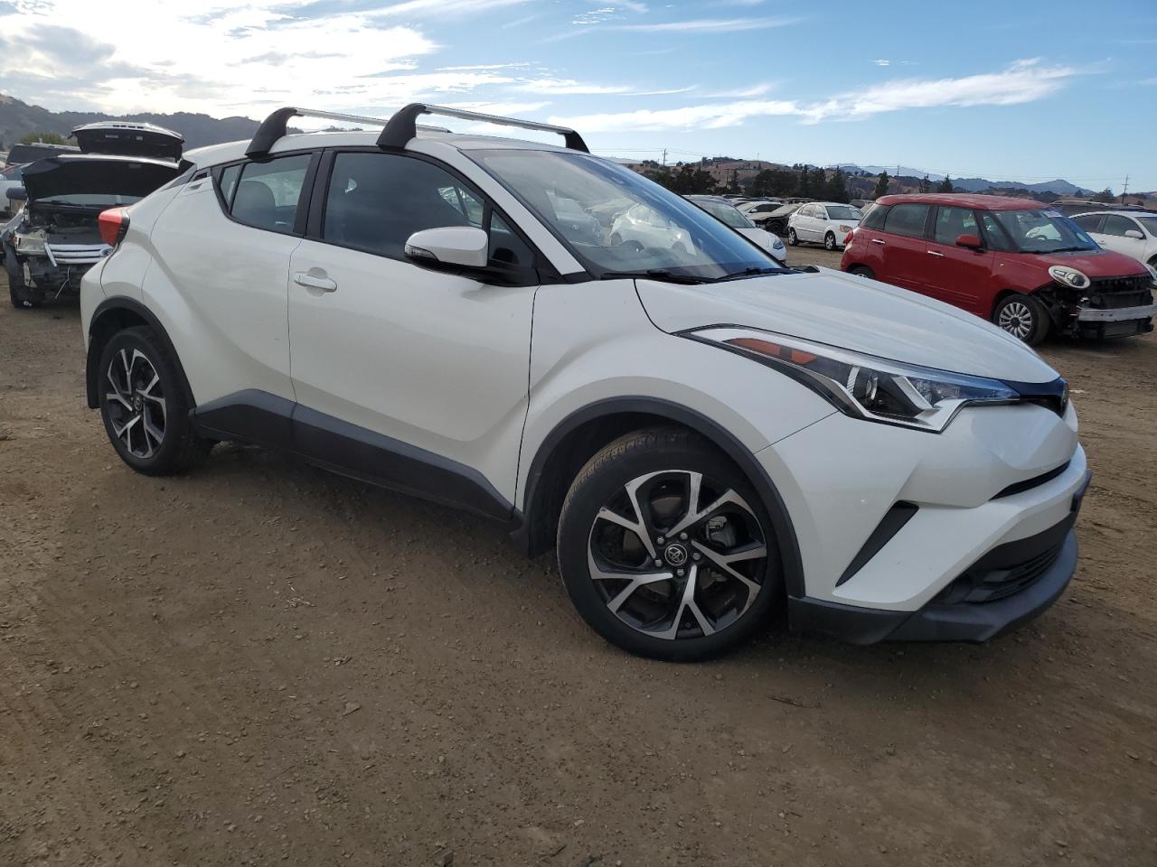 VIN NMTKHMBX8JR039967 2018 TOYOTA C-HR no.4