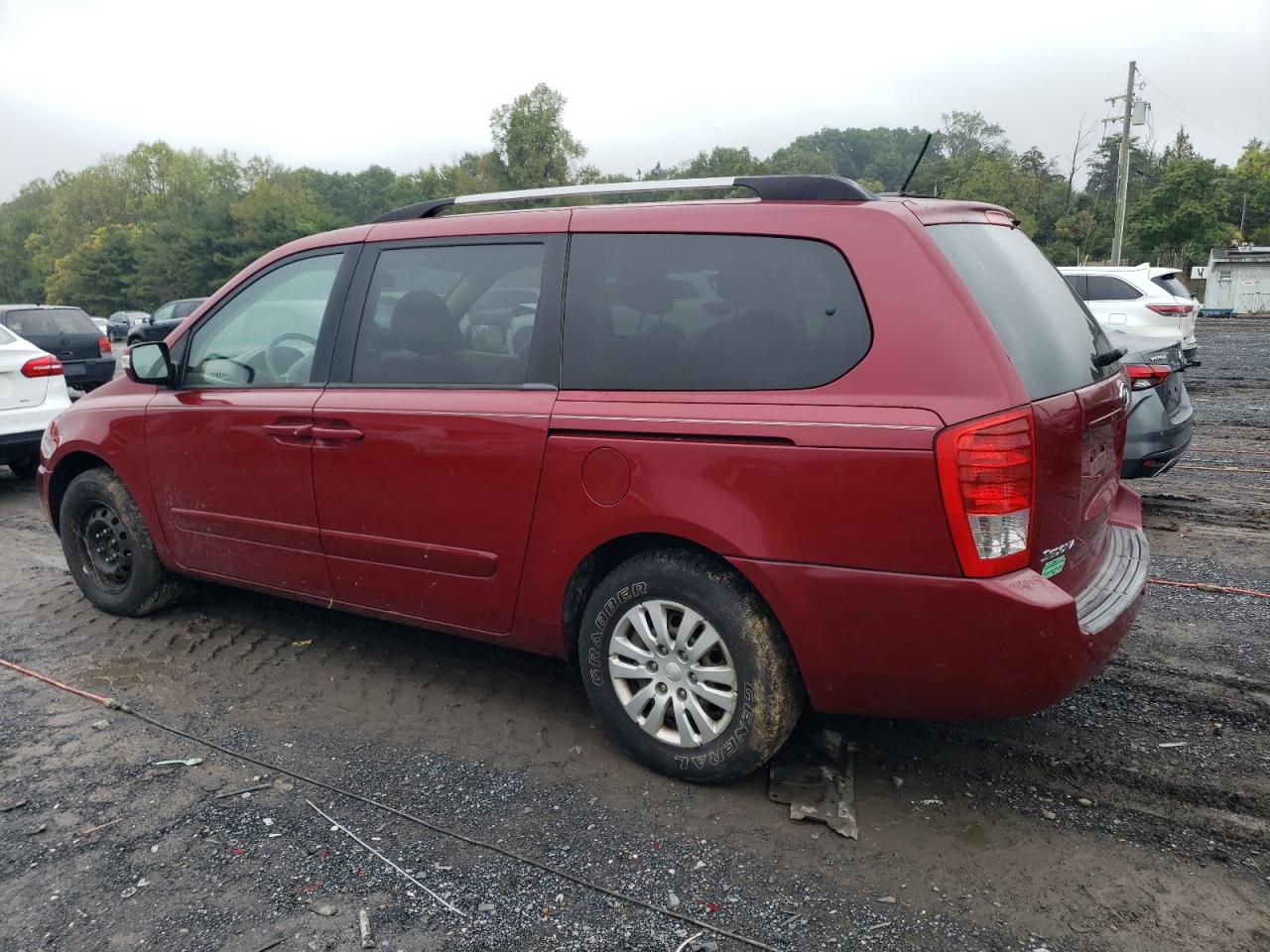 2011 Kia Sedona - Image 2