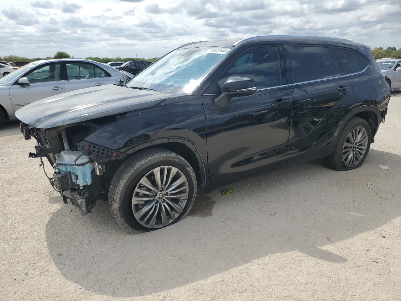 2022 Toyota Highlander - Image 1