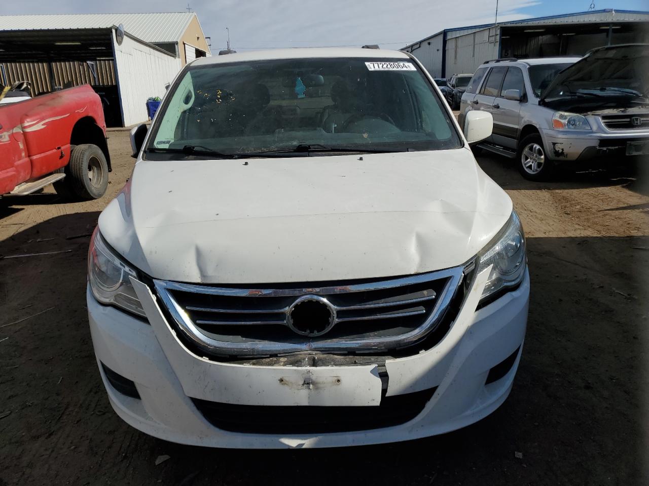 2012 Volkswagen Routan - Image 5