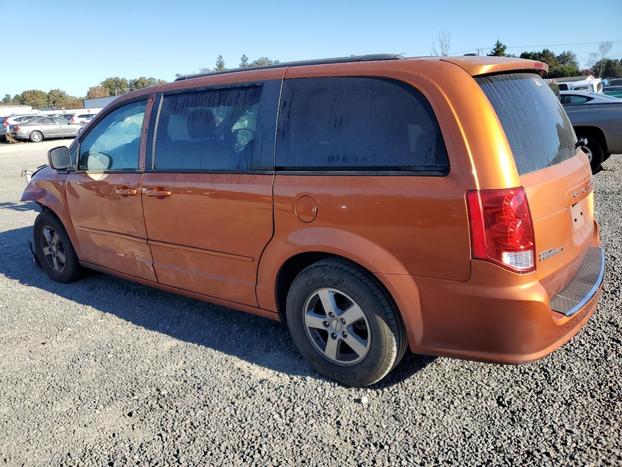2011 Dodge Caravan - Image 2