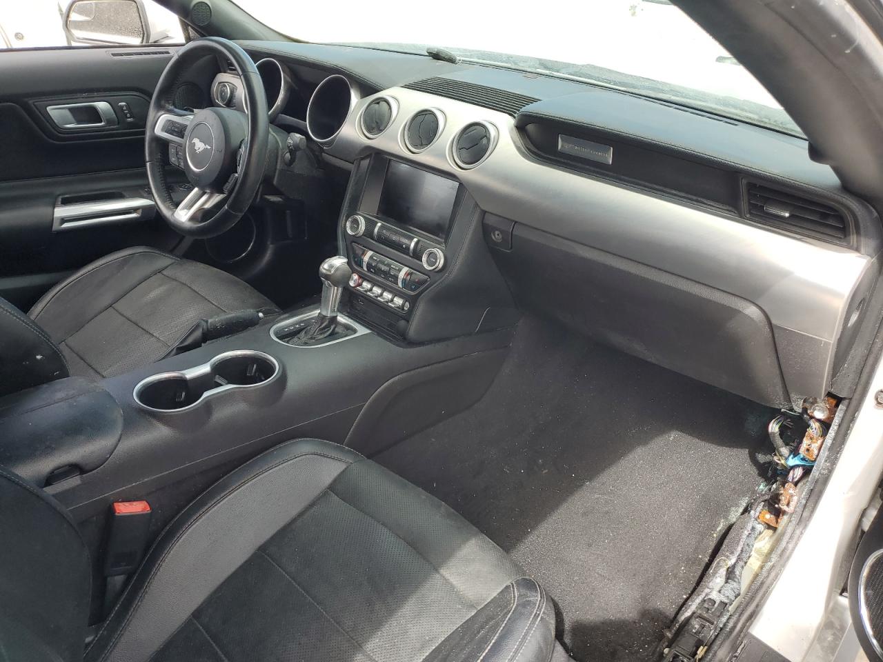 2019 Ford Mustang - Image 8