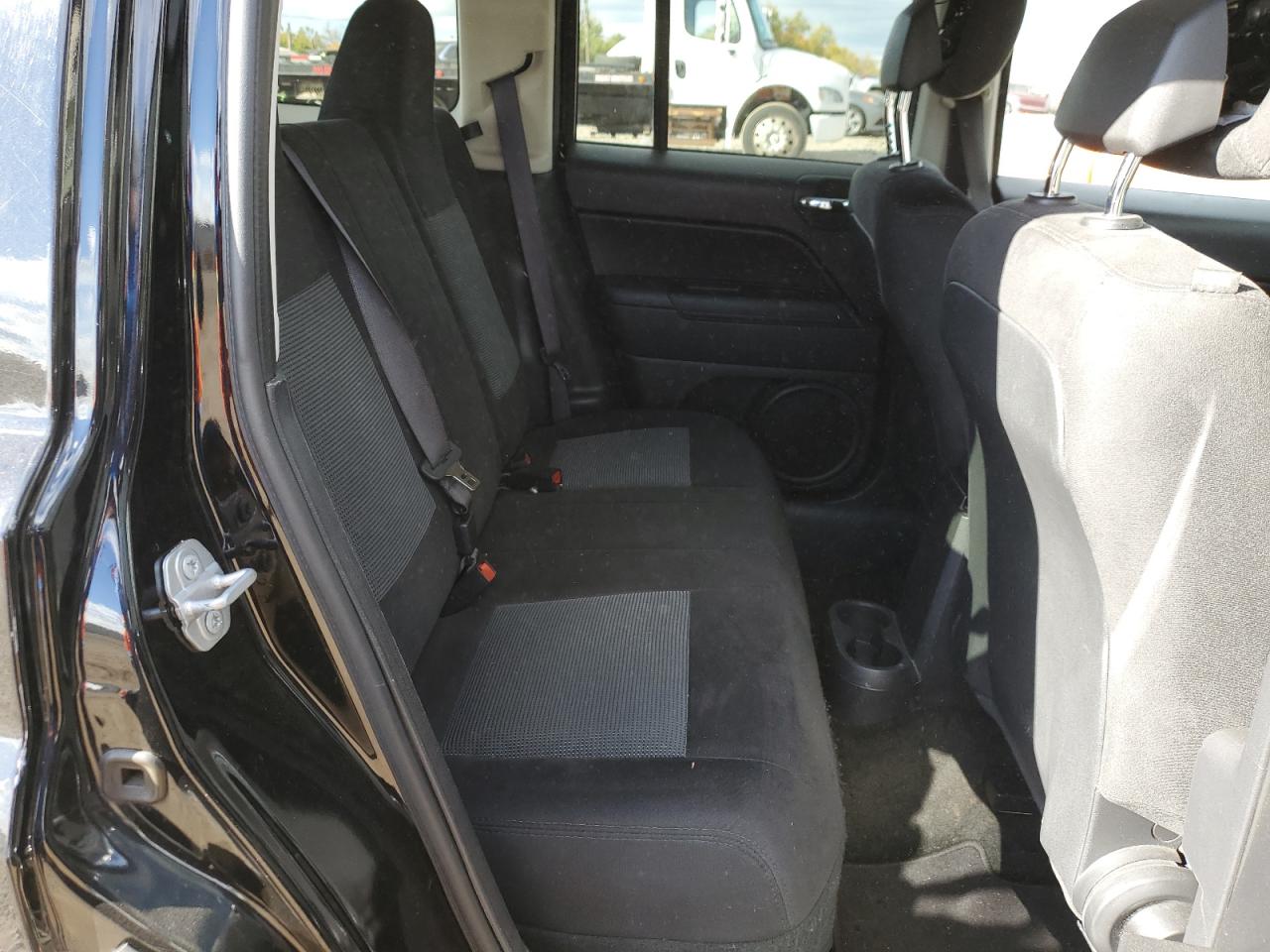 2017 Jeep Liberty (Patriot) - Image 12