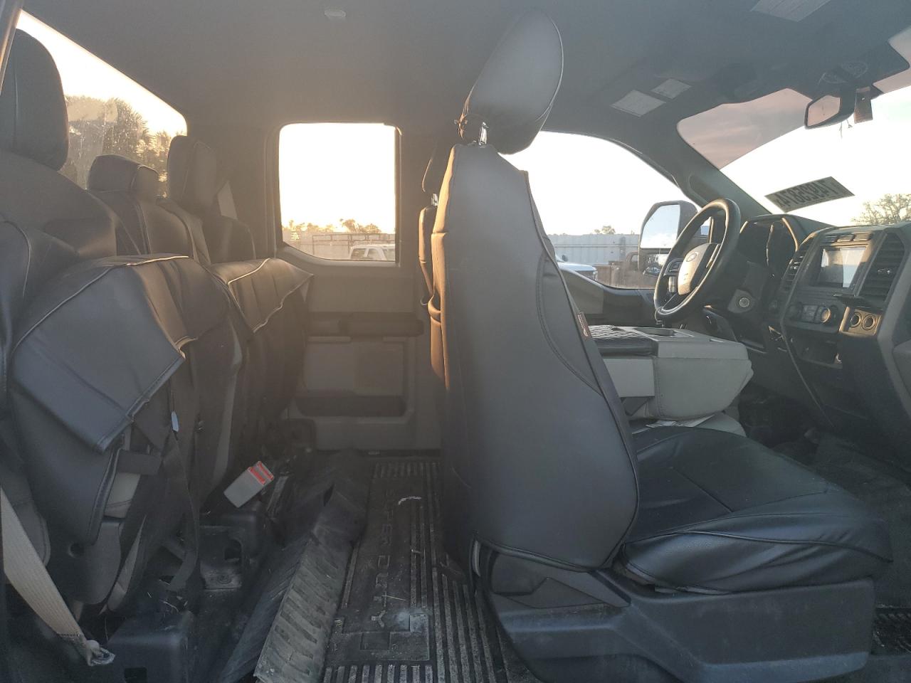 2019 Ford F350 - Image 10