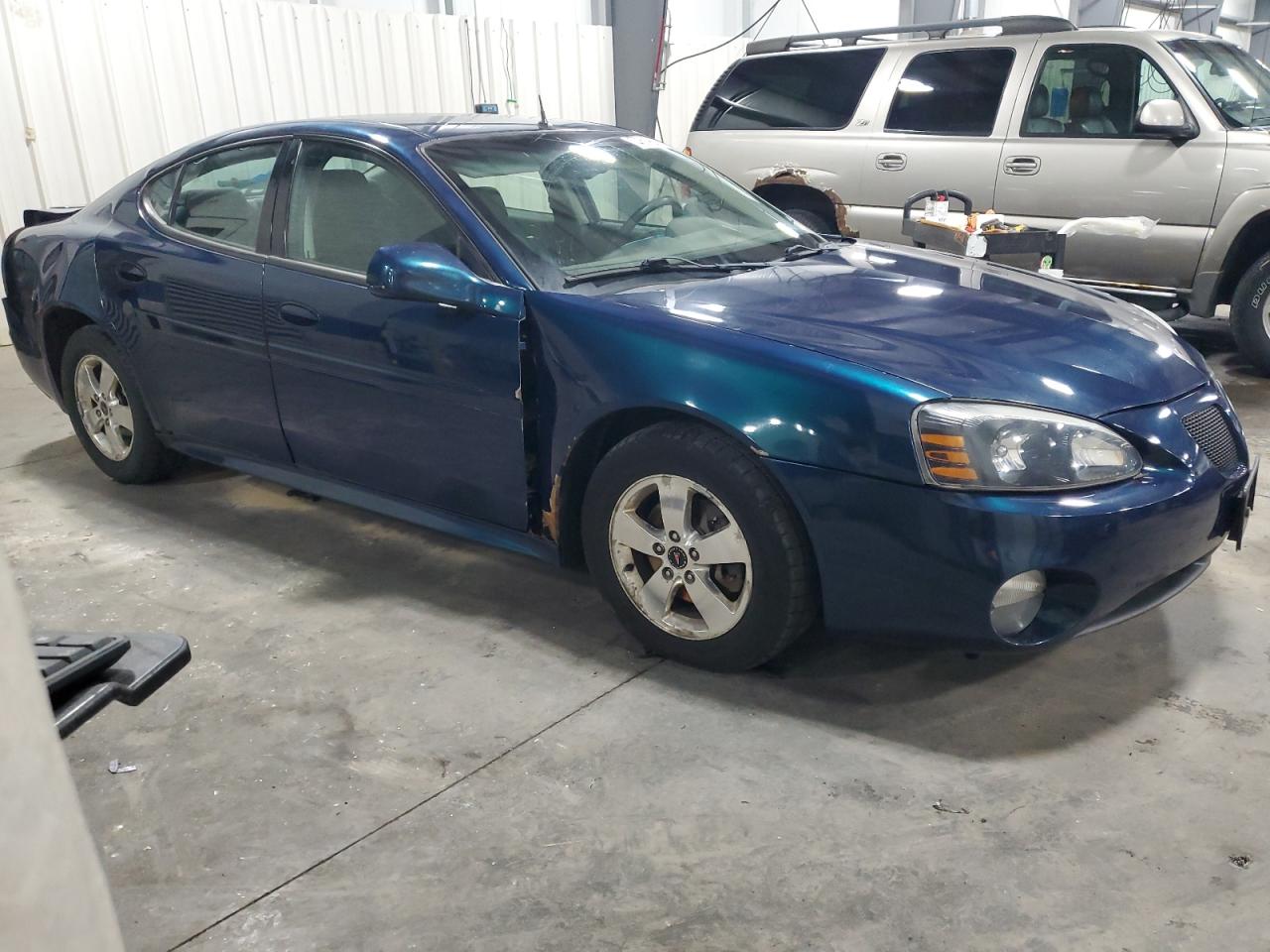 2005 Pontiac Grand Prix - Image 4