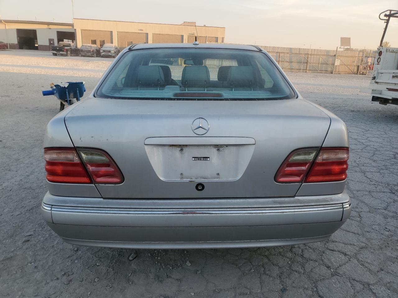 2002 Mercedes-Benz E 320 VIN: WDBJF65J32B498384 Lot: 77438924