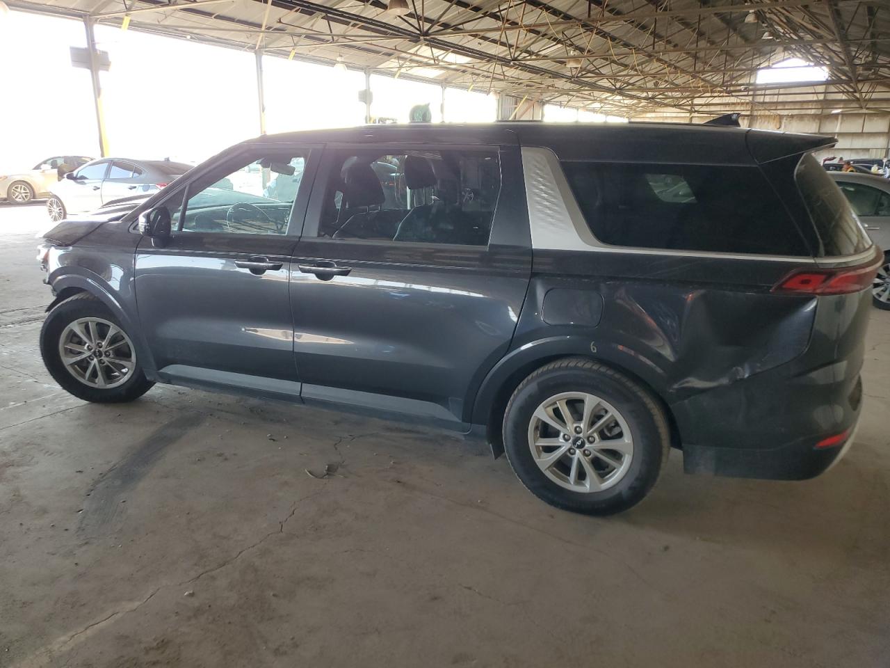 2022 Kia Carnival - Image 2