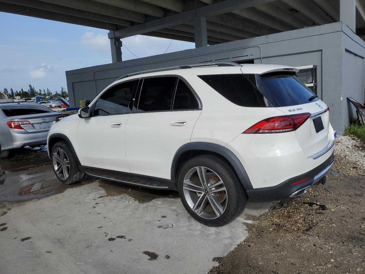 2021 Mercedes-Benz GLE - Image 2