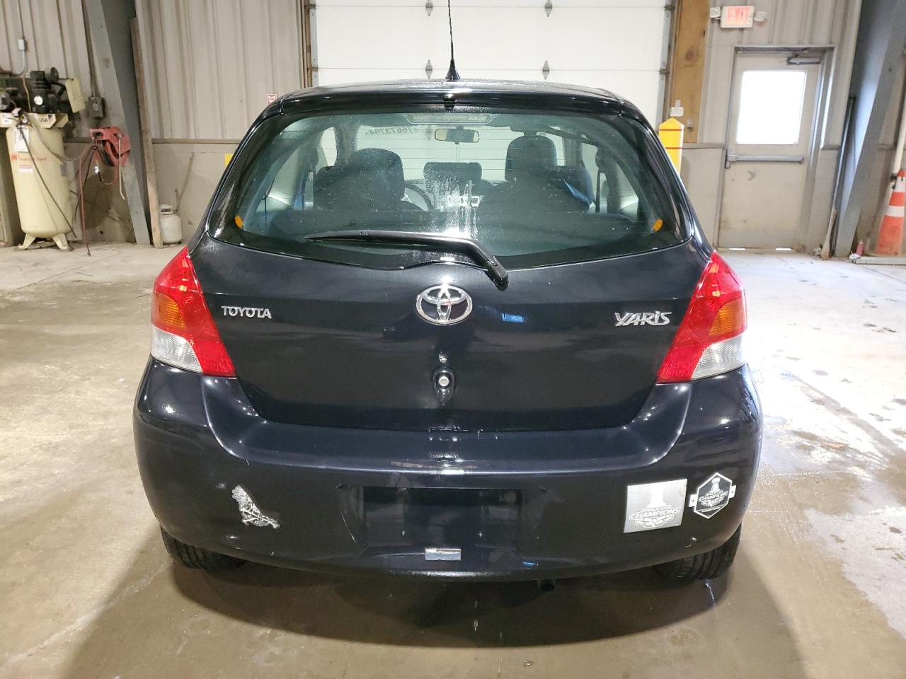 2009 Toyota Yaris VIN: JTDJT903095235797 Lot: 76673794