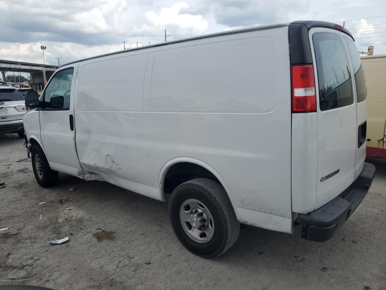 VIN 1GCWGAFP5M1309463 2021 CHEVROLET EXPRESS no.2