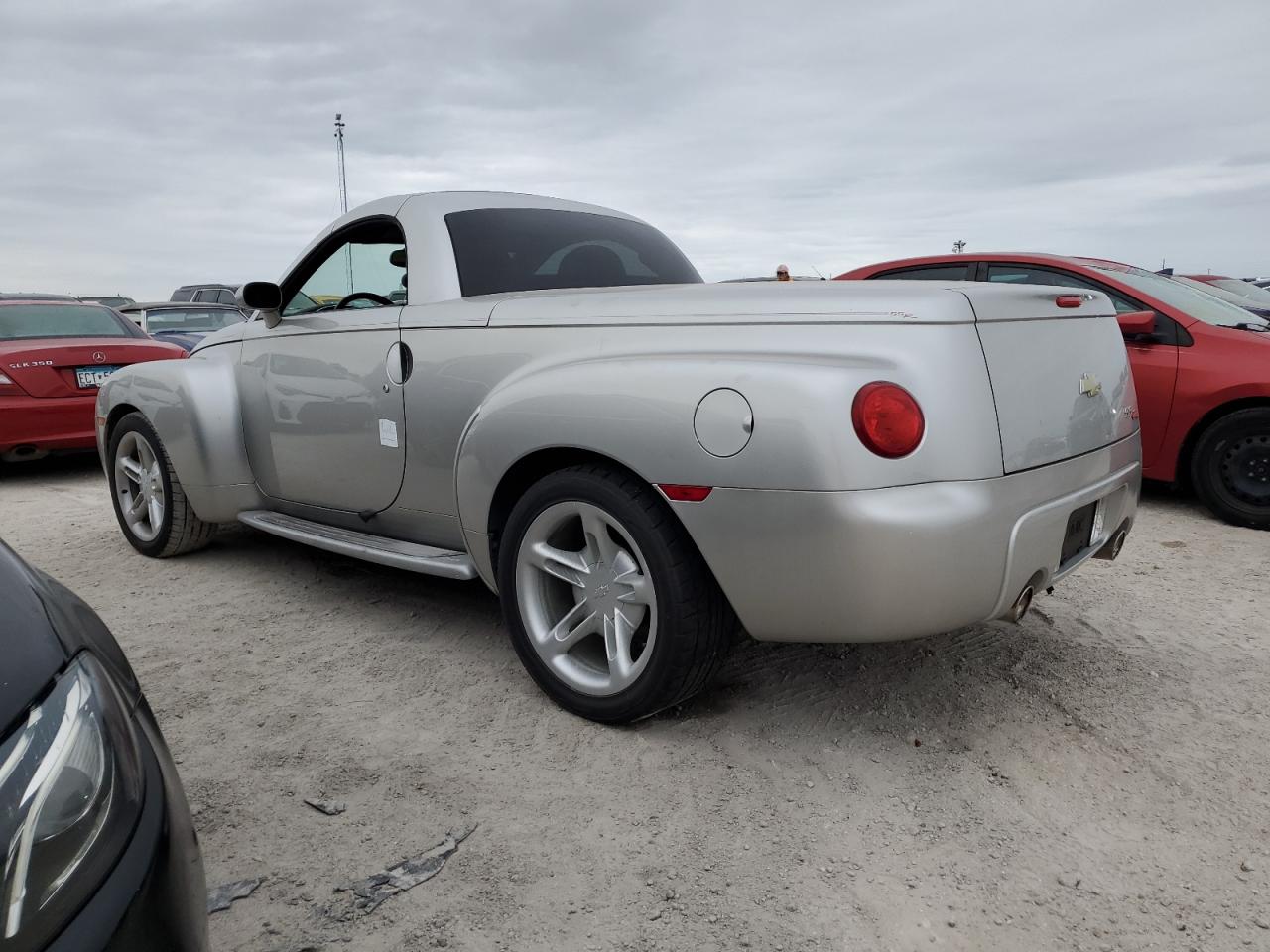 2005 Chevrolet SSR - Image 2