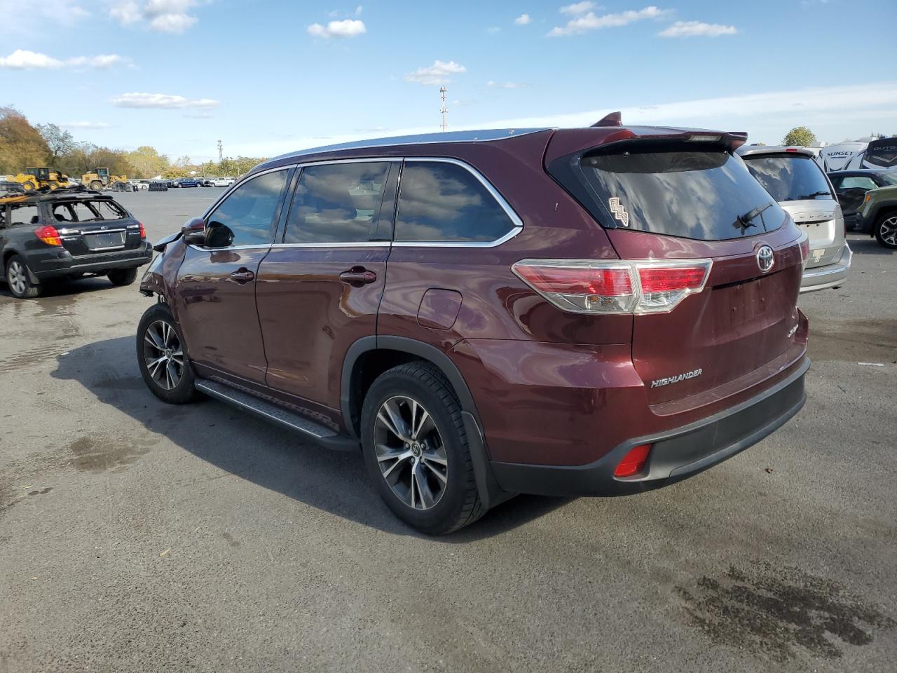 2016 Toyota Highlander Xle VIN: 5TDJKRFH2GS329323 Lot: 76041214