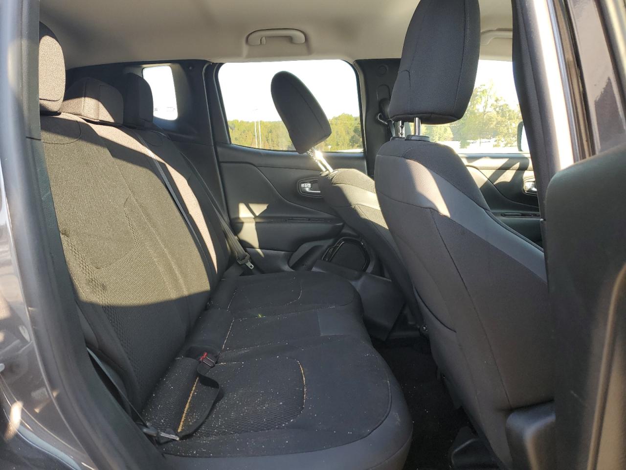 2018 Jeep Renegade - Image 11