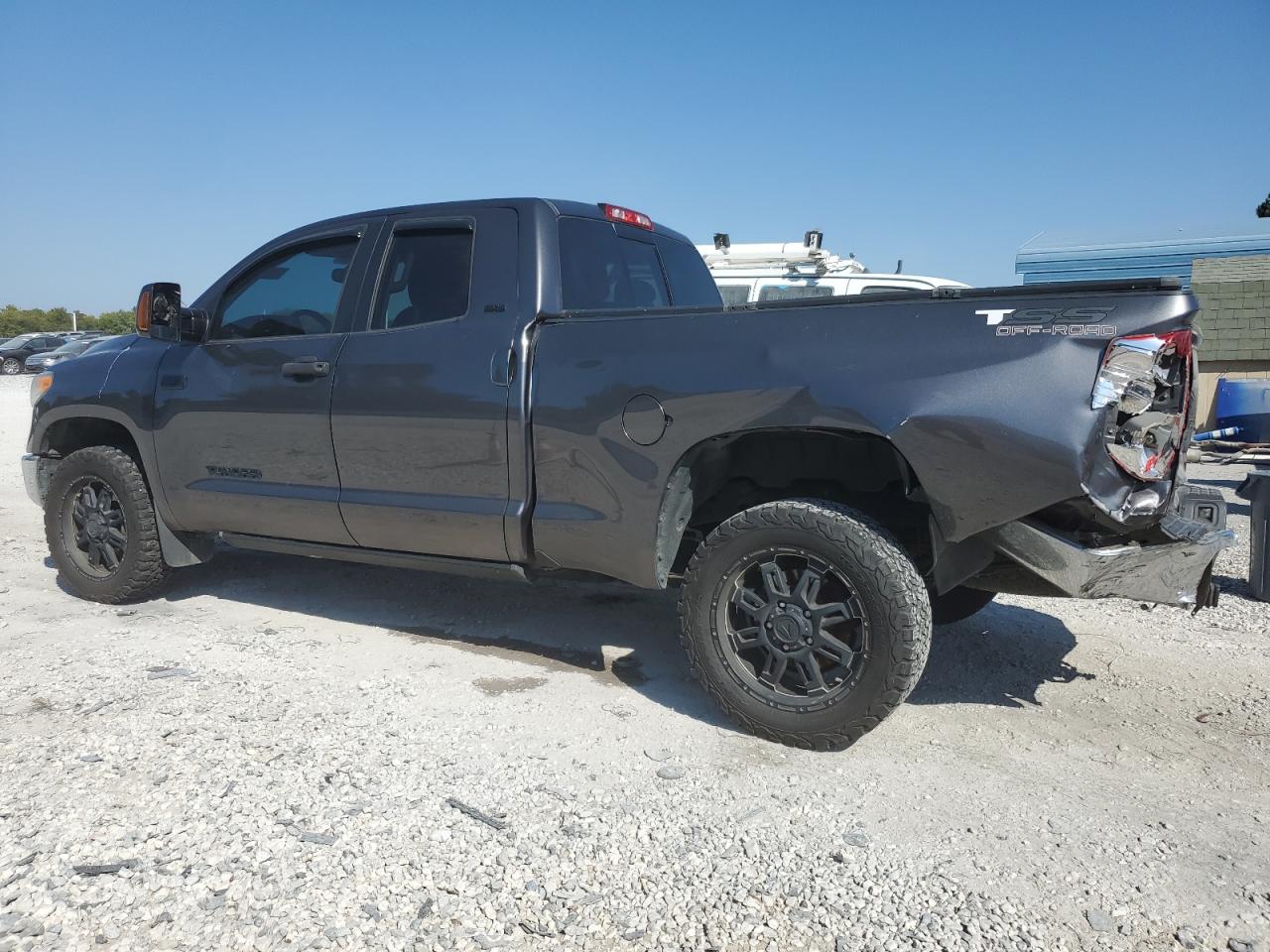 2015 Toyota Tundra - Image 2
