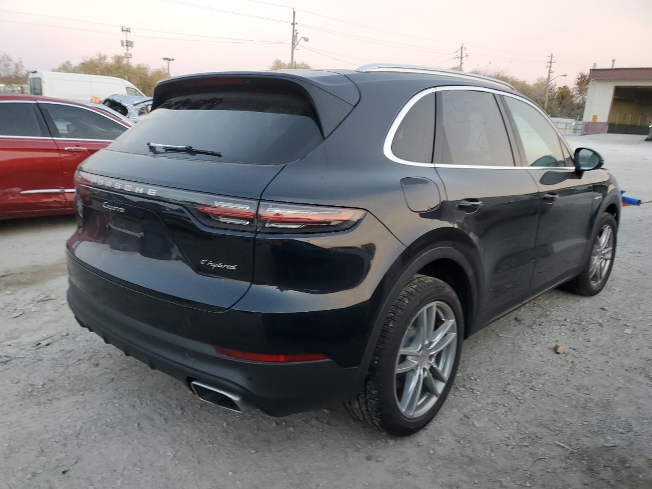 2019 Porsche Cayenne - Image 3
