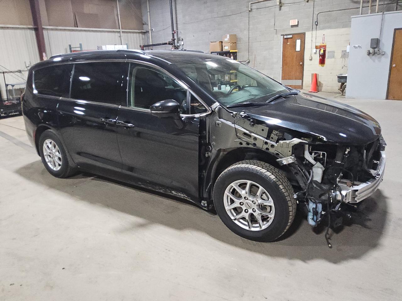 2022 Chrysler Pacifica - Image 4