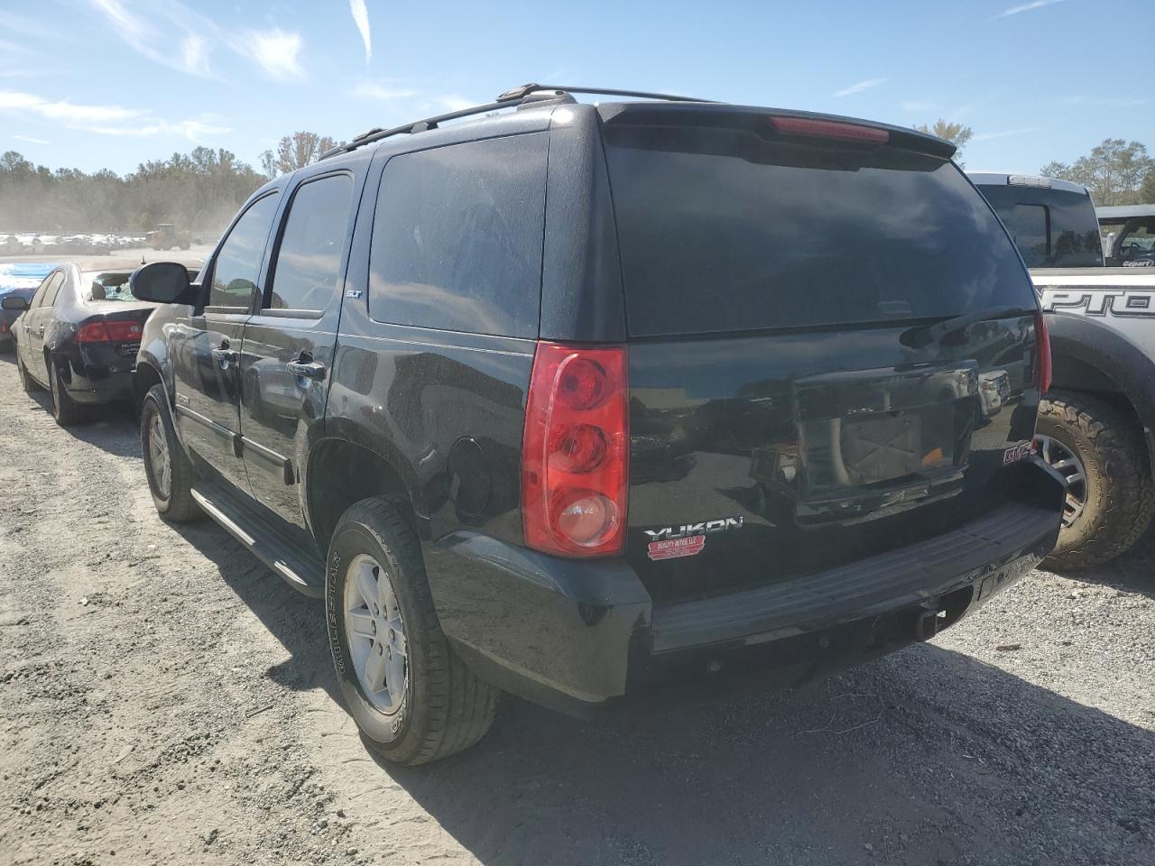 2013 GMC Yukon - Image 2