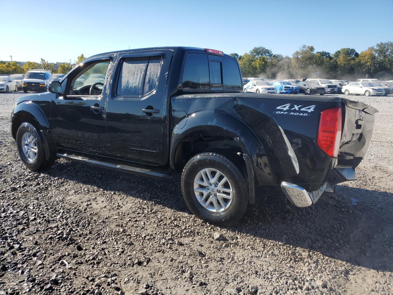 1N6AD0EV7HN766218 2017 NISSAN NAVARA - Image 2