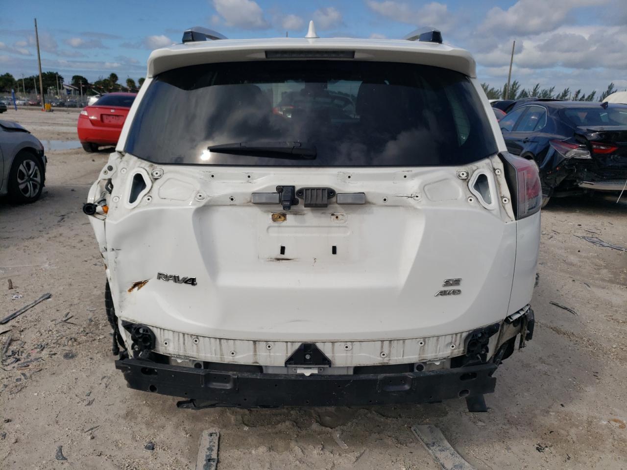 JTMJFREV7GJ067744 2016 Toyota Rav4 Se