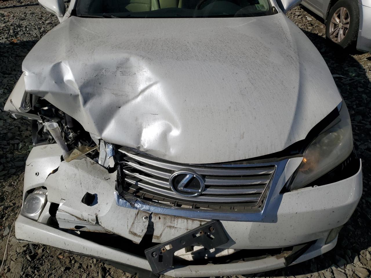 2011 Lexus ES - Image 13