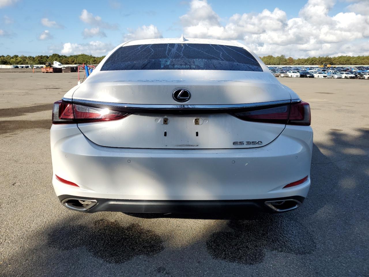 2020 Lexus ES - Image 6