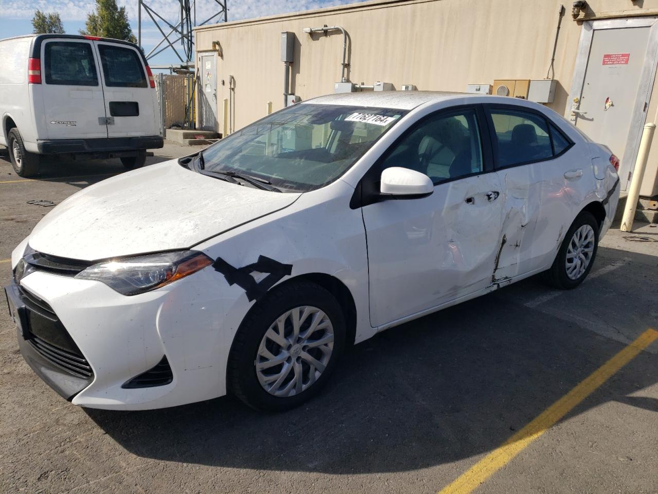 VIN 5YFBURHE4JP802270 2018 TOYOTA COROLLA no.1