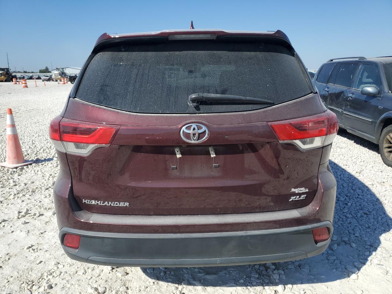 5TDKZRFH2KS344722 2019 Toyota Highlander Se