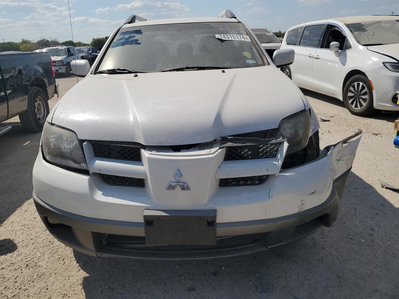 2003 Mitsubishi Outlander - Image 5