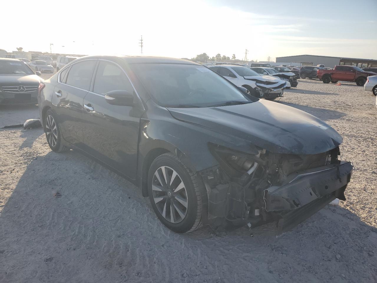2016 Nissan Altima - Image 4