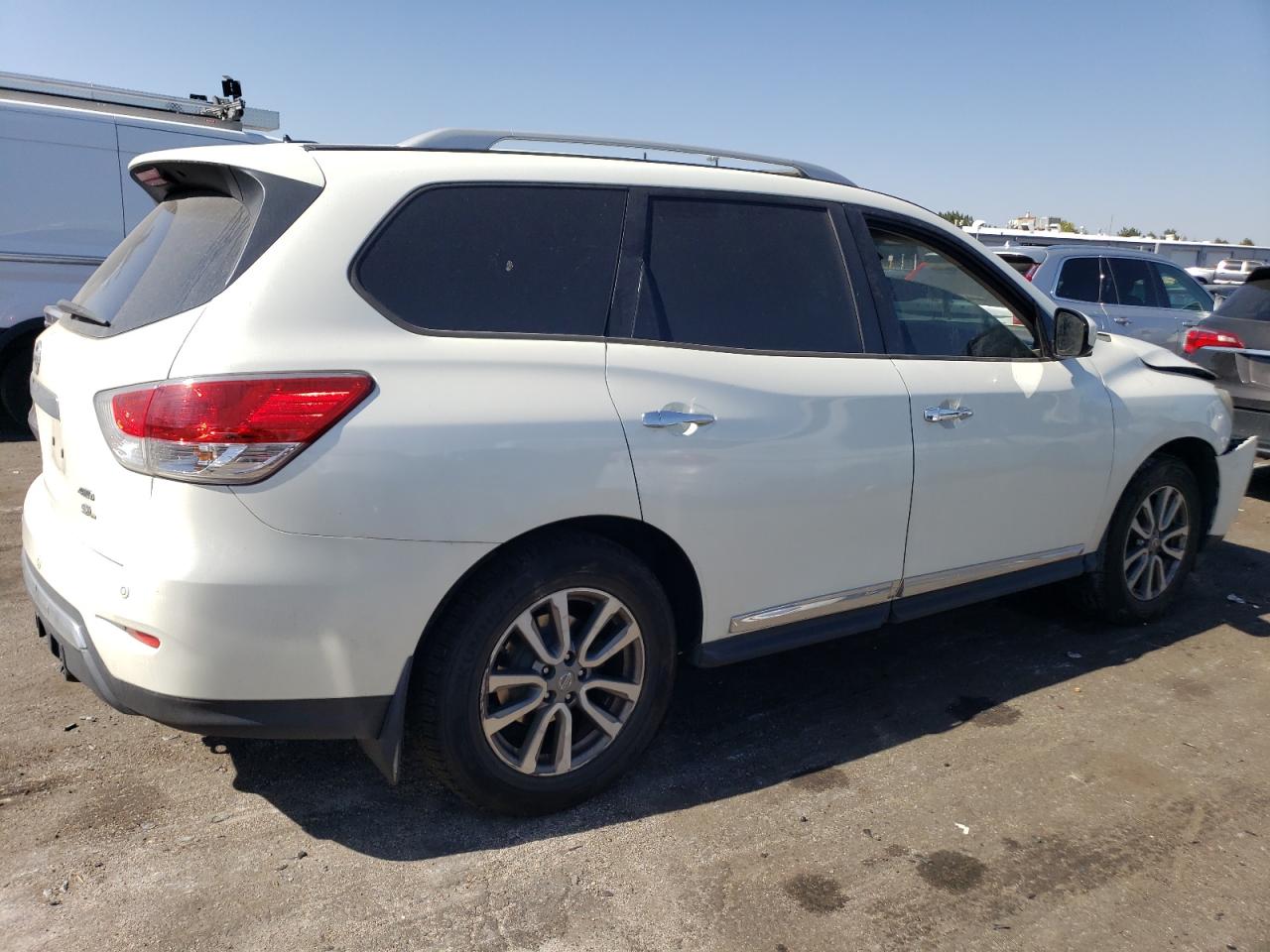 2015 Nissan Pathfinder - Image 3