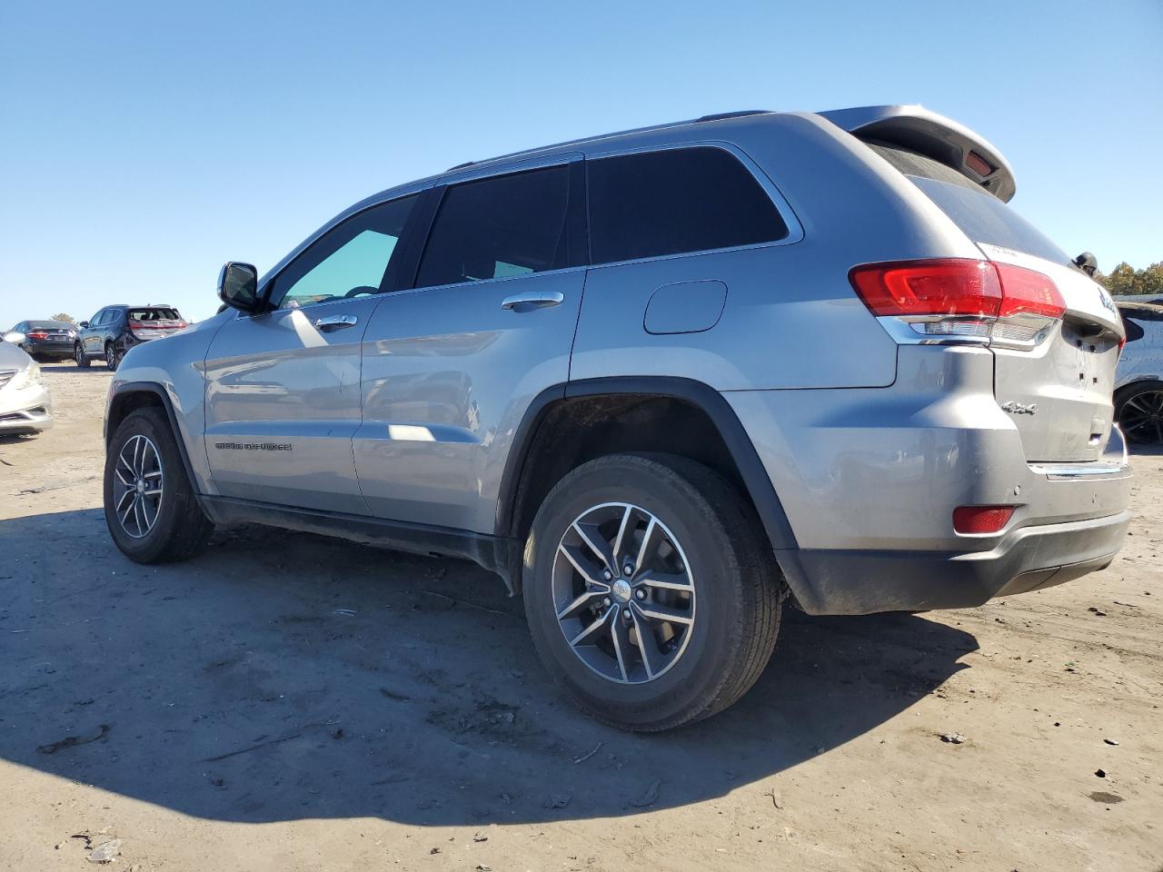 2018 Jeep Grand Cherokee - Image 2