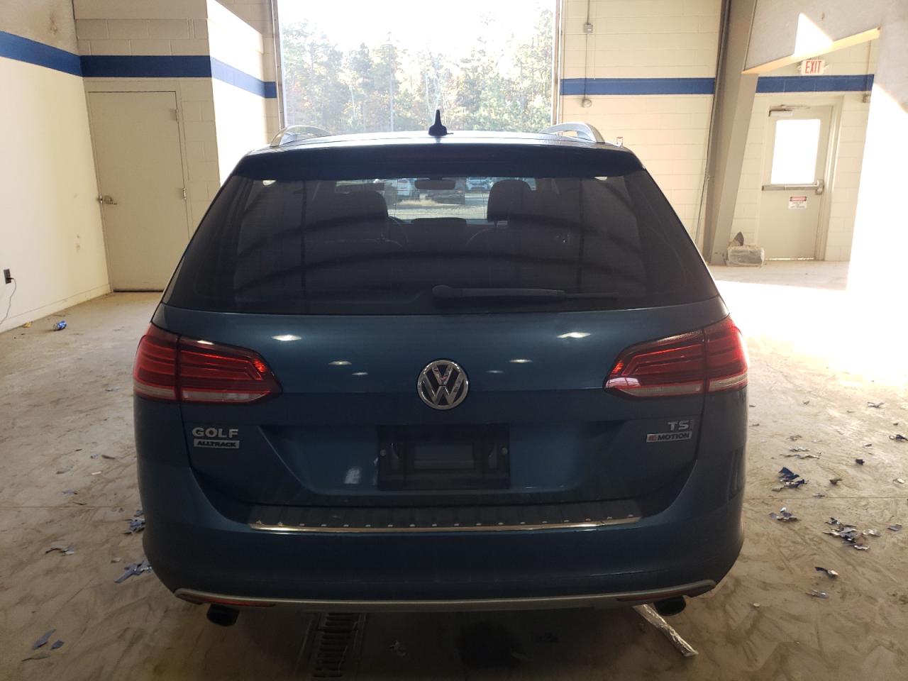 3VWH17AU9JM758537 2018 Volkswagen Golf Alltrack S