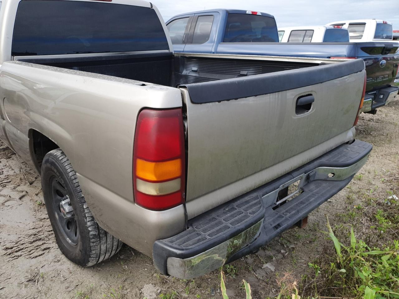 2002 GMC New Sierra C1500 VIN: 2GTEC19V121311137 Lot: 75800294