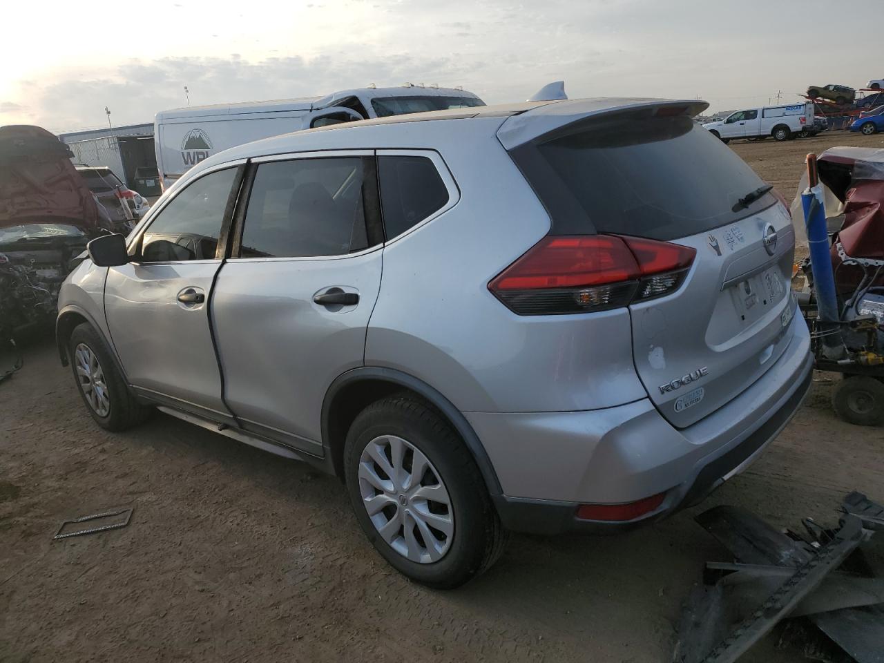2017 Nissan Rogue - Image 2