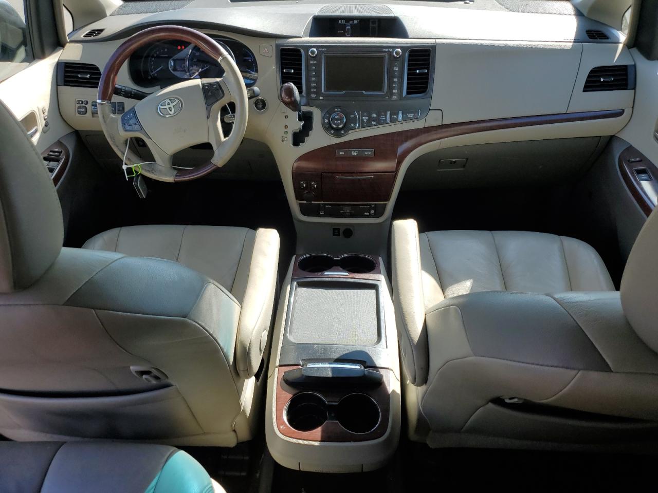 2011 Toyota Sienna - Image 8