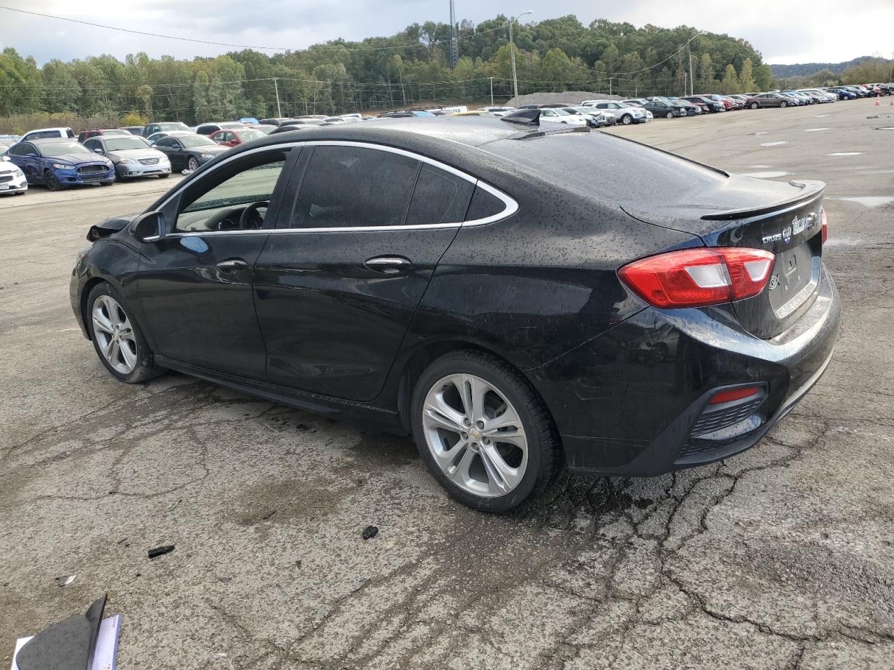 2018 Chevrolet Cruze - Image 2