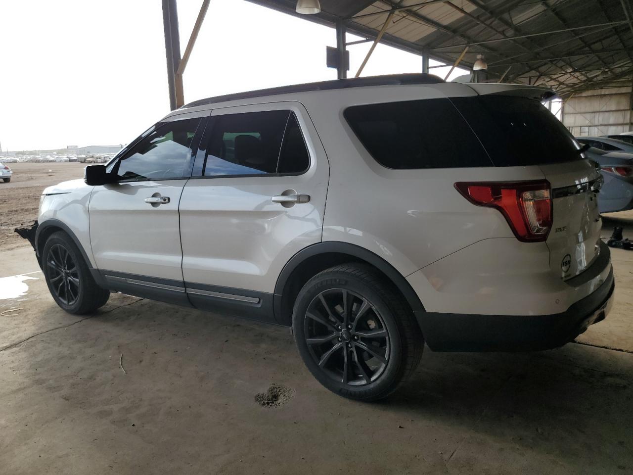 1FM5K7D81HGD42600 2017 FORD EXPLORER - Image 2