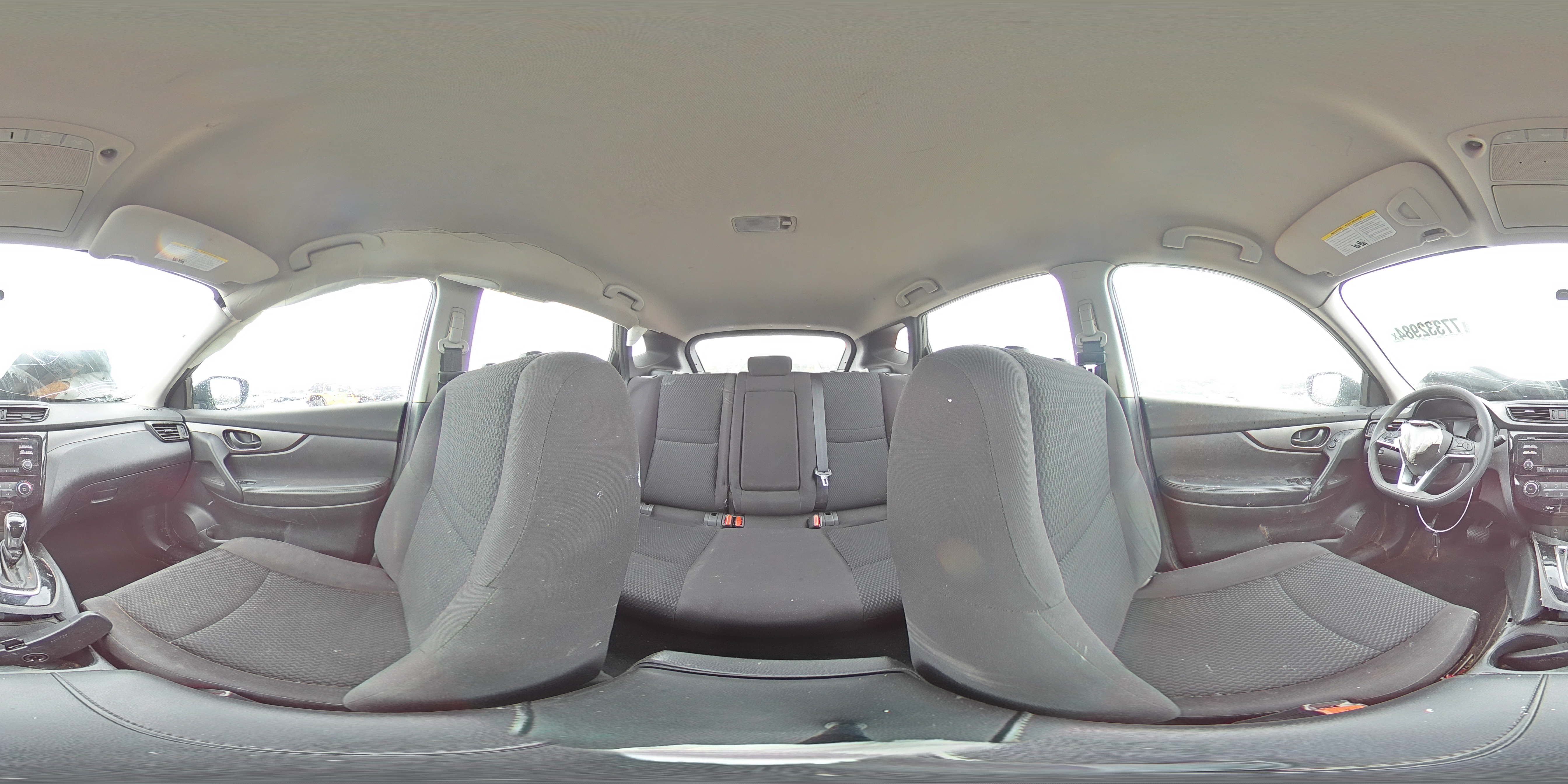 2018 Nissan Rogue - Image 14