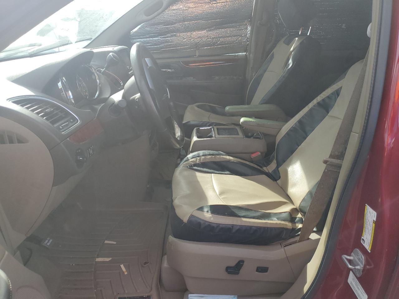 2012 Chrysler Town & Country - Image 7