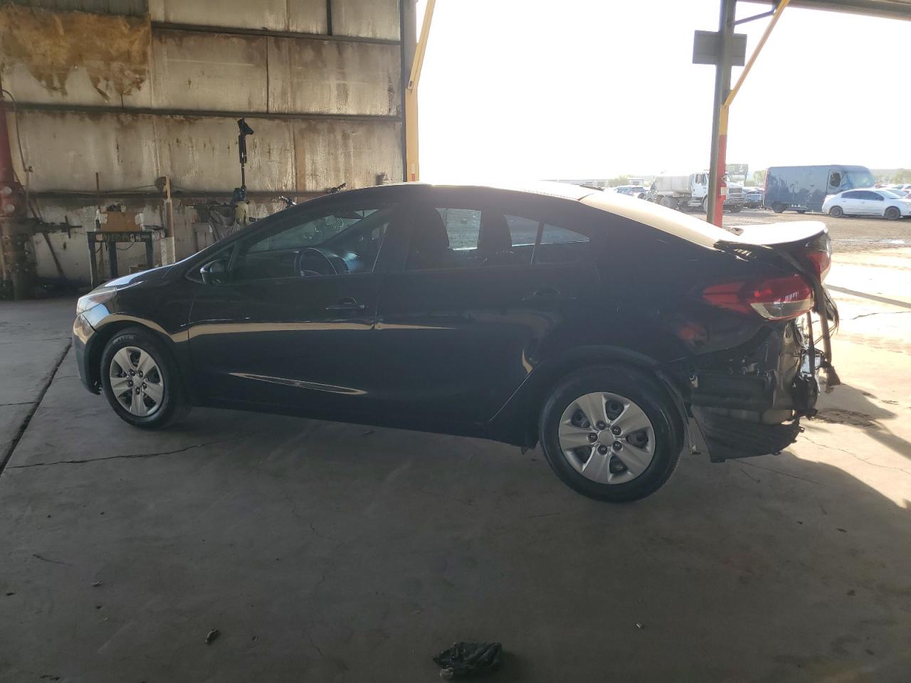 3KPFK4A77JE179007 2018 KIA FORTE - Image 2