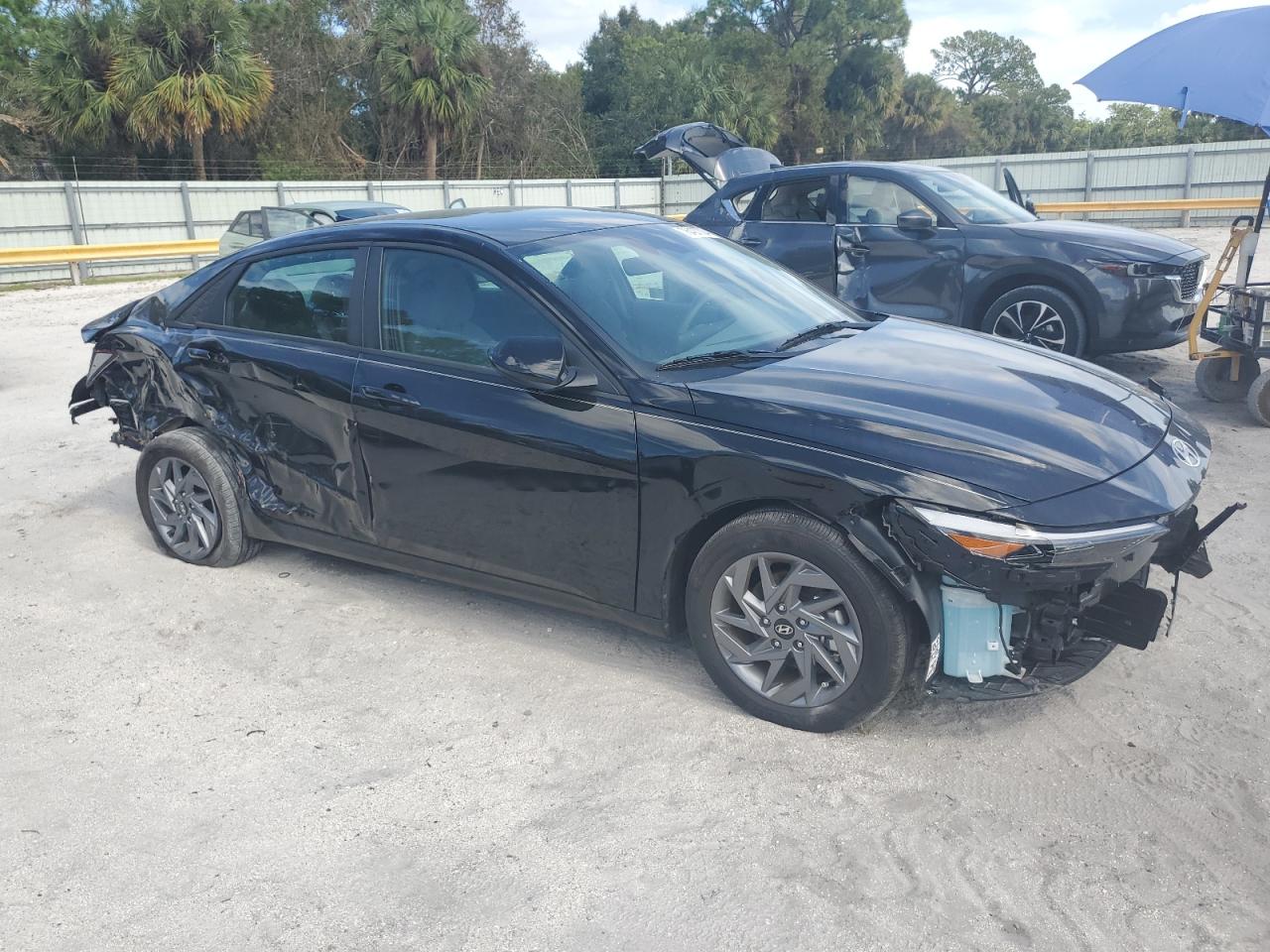 2024 Hyundai Elantra - Image 4