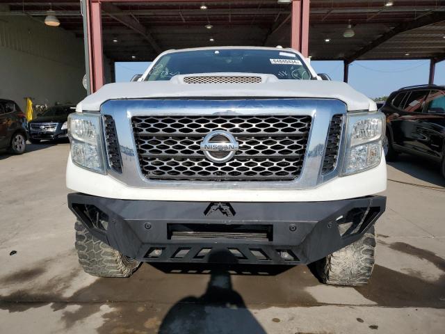 Pickups NISSAN TITAN 2016 Biały