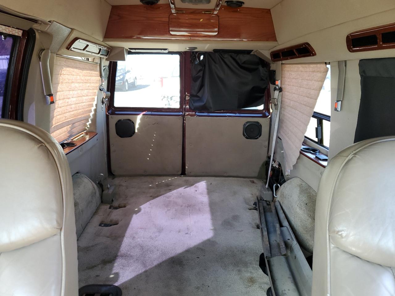 2002 Chevrolet Astro - Image 10