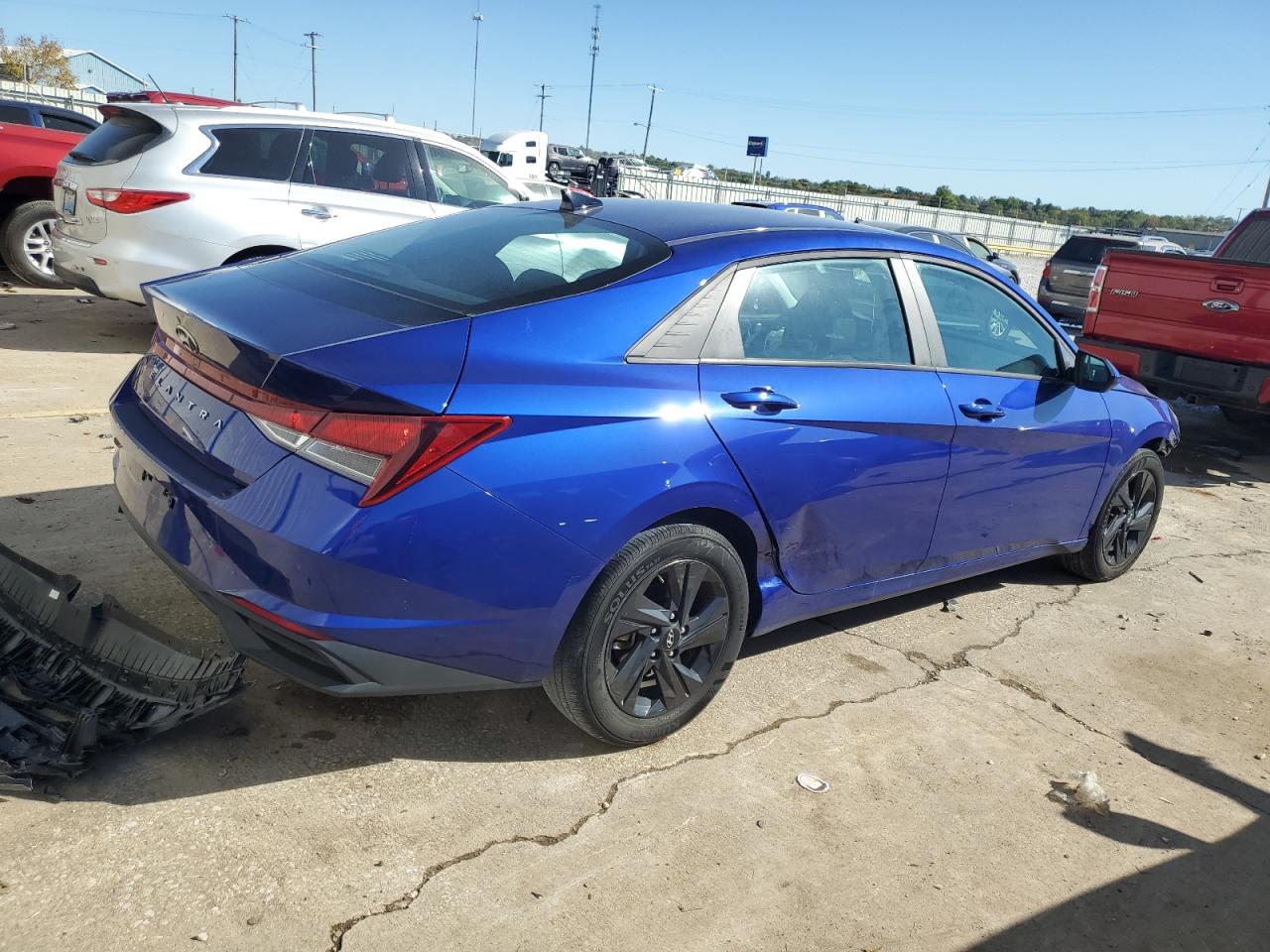 2023 Hyundai Elantra - Image 3