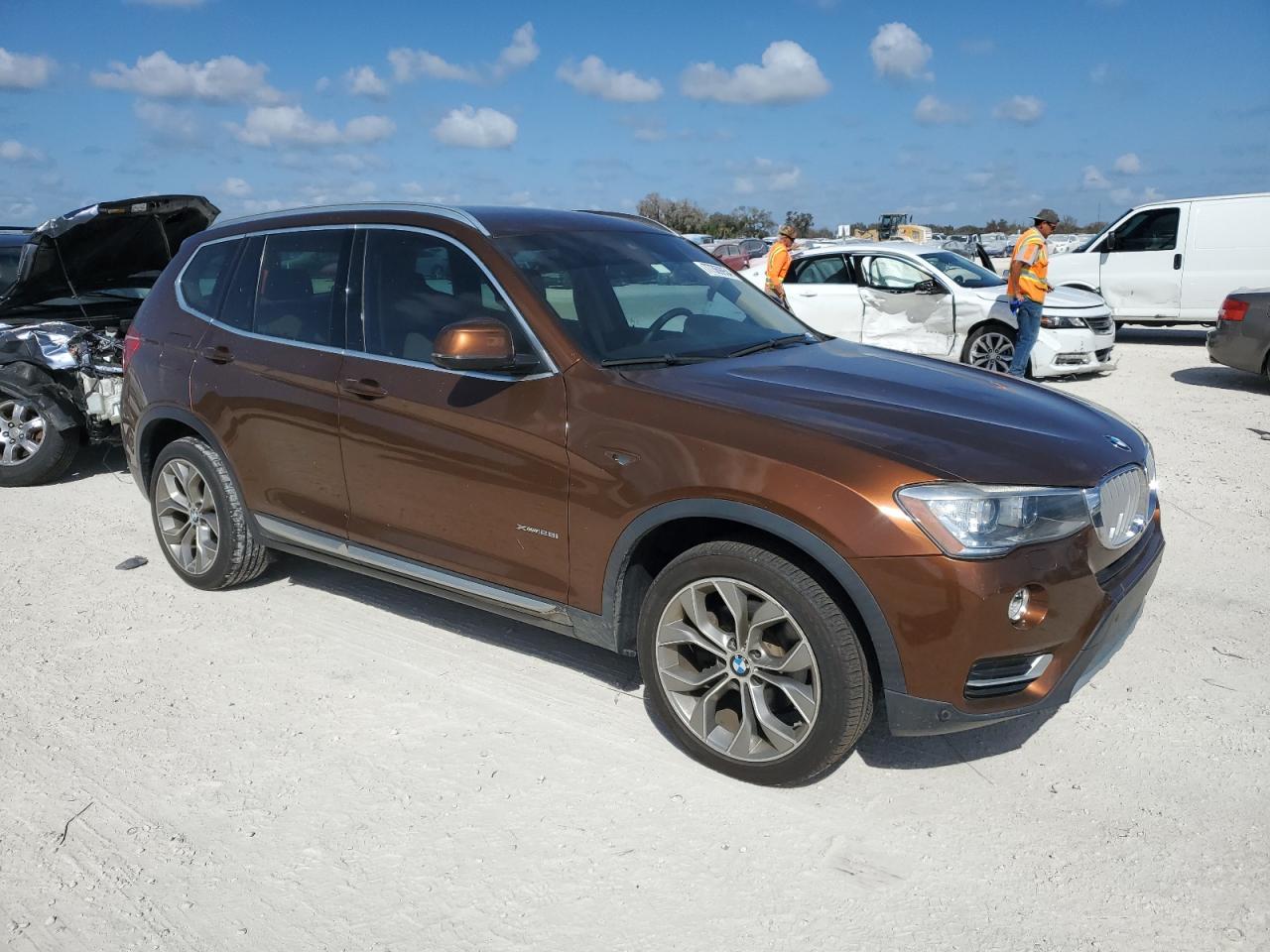 VIN 5UXWX9C56H0T01027 2017 BMW X3 no.4