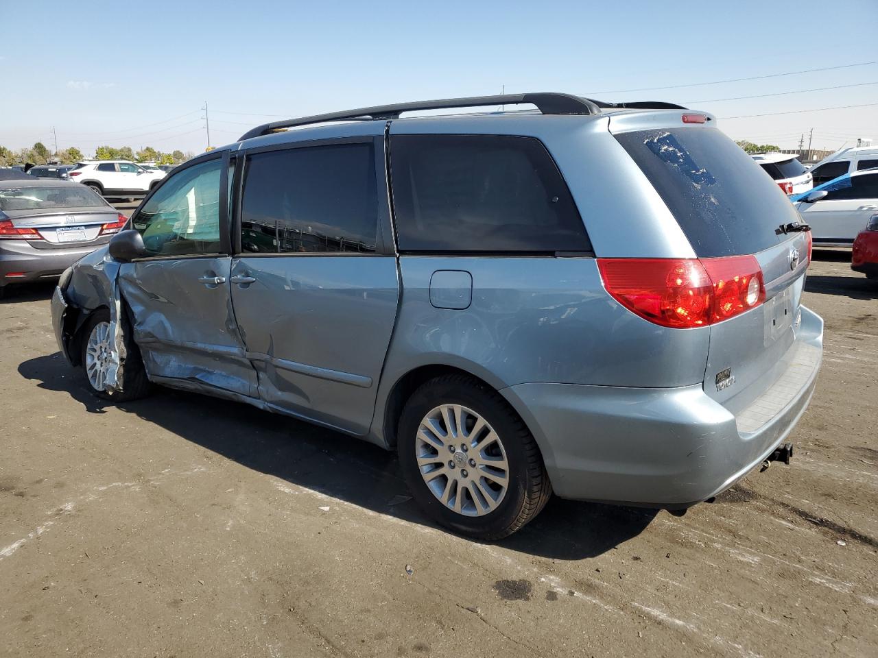 2009 Toyota Sienna - Image 2