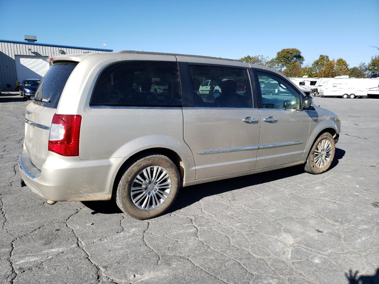2014 Chrysler Town & Country - Image 3