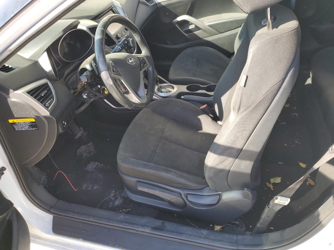 2017 Hyundai Veloster - Image 7